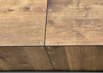 Detail fasádních desek Kronoart na podhledu