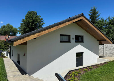 Obklad atiky rodinného domu deskami Kronoart