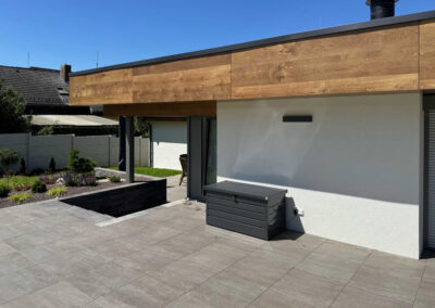 Obklad atiky rodinného domu deskami Kronoart