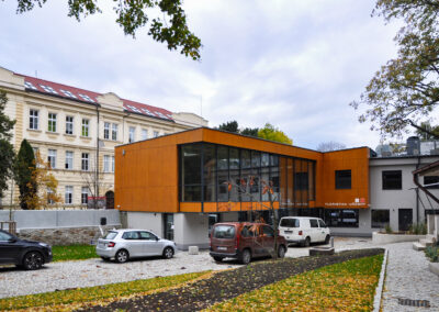 Provětrávaná fasáda s dřevěným vzhledem