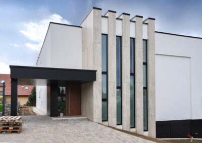Moderní rodinná vila s elegantní fasádou