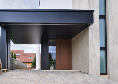 HPL desky Kronoart 019BS Black na vstupu