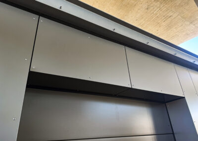 Detail fasády v odstínu Aluminium Grey